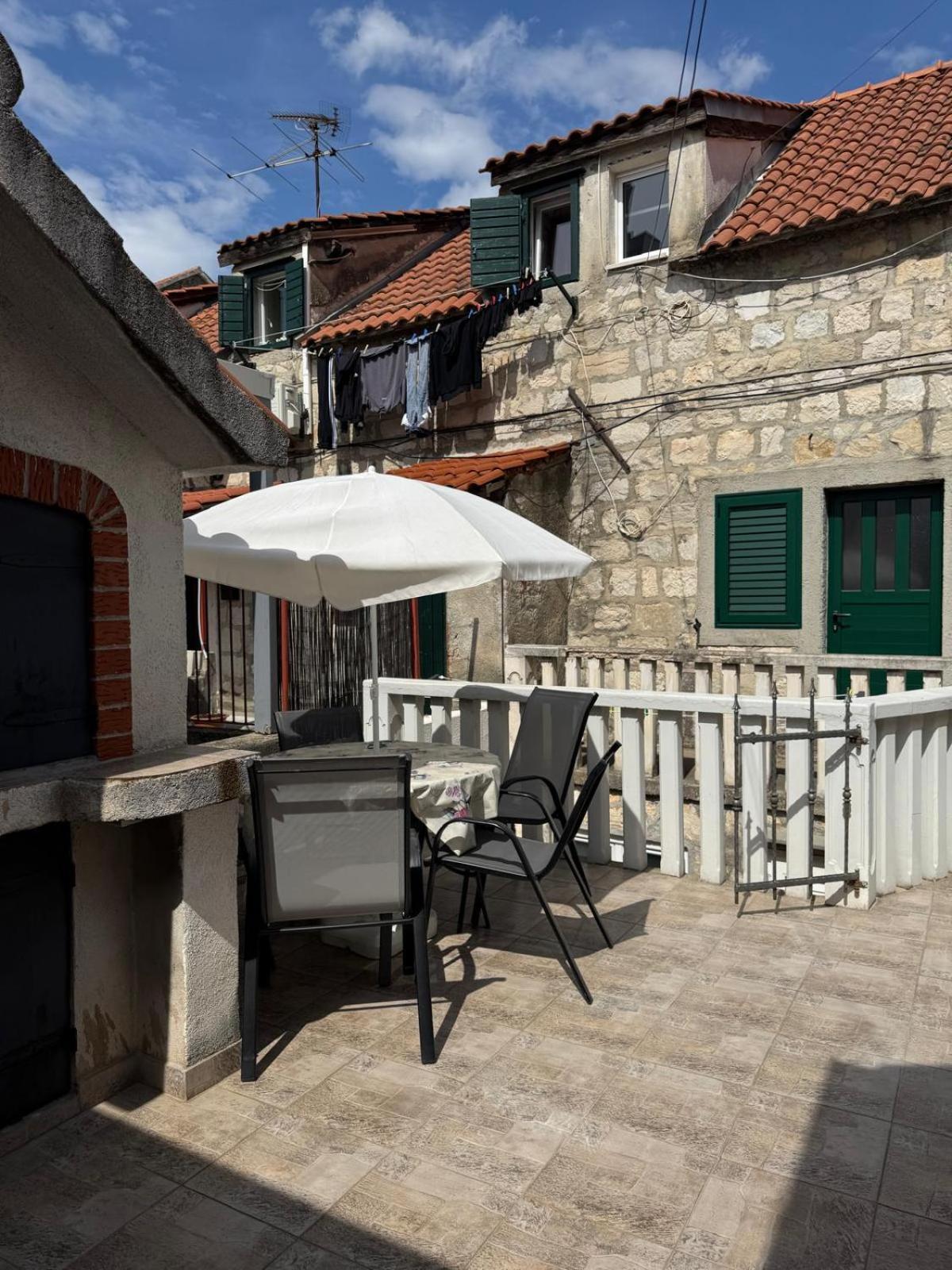 Apartments Bepina- 5 Mins From The Center Split Exterior photo
