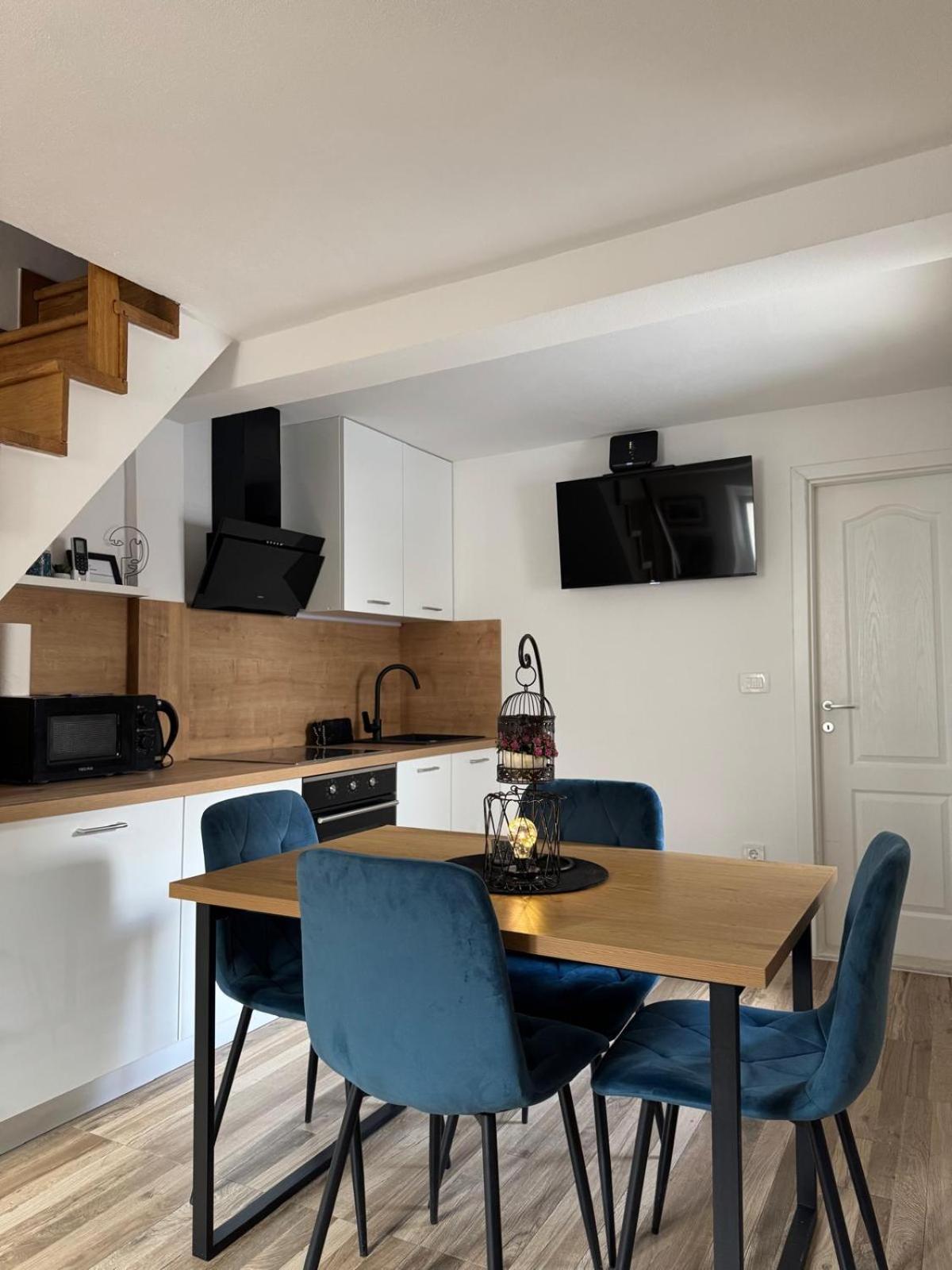 Apartments Bepina- 5 Mins From The Center Split Exterior photo