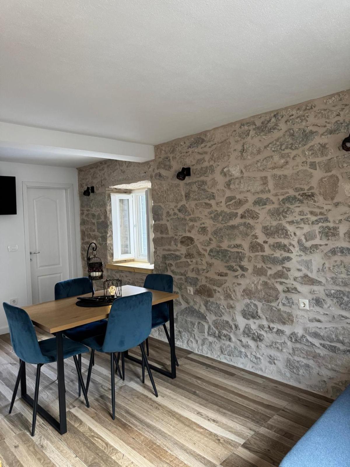 Apartments Bepina- 5 Mins From The Center Split Exterior photo